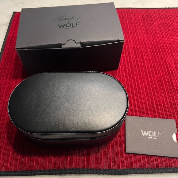 WOLF Heritage Oval Black Jewelry Case
